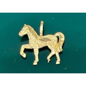 14K Yellow Gold Diamond Cut Accent Textured Horse Dainty Drop 1/2" Pendant .5g